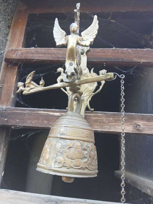 Старинна френска камбана с ангелче - красива декорация за входна врата