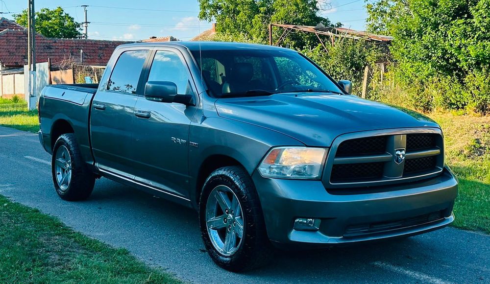 DODGE RAM 5.7 L 2011