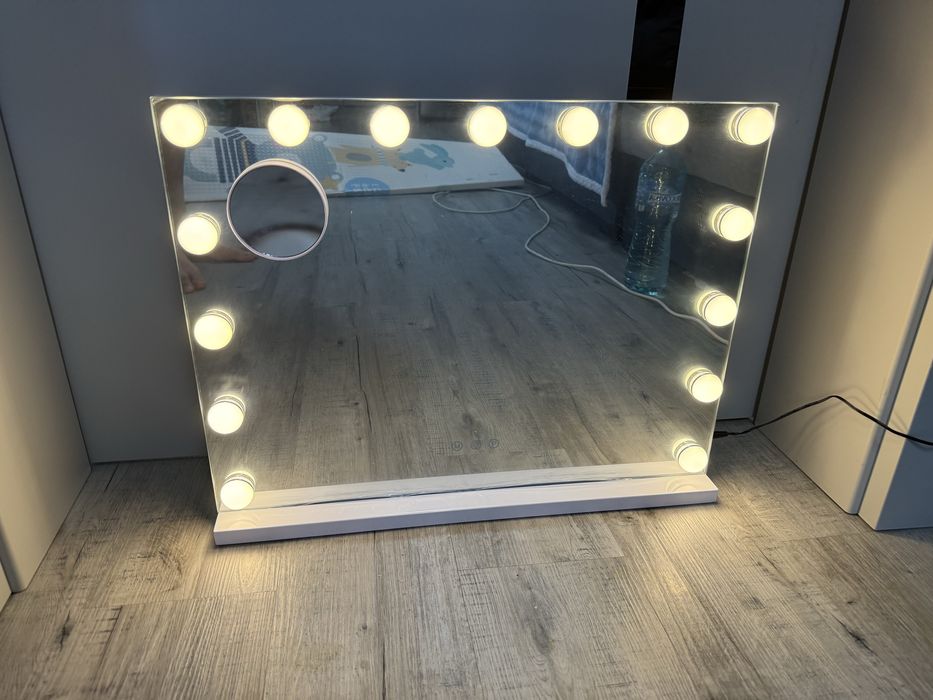 Oglinda machiaj cu lumina calda rece