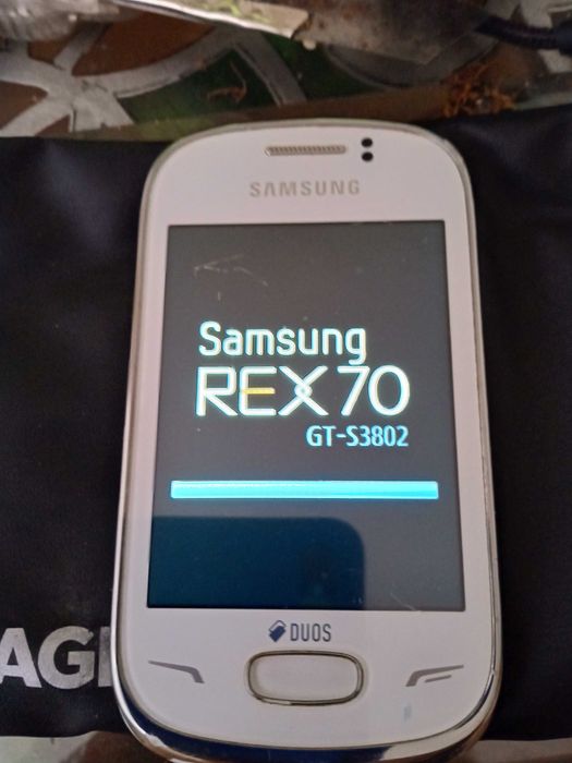 Телефон  Samsung Rex 70 (GT-S3802)