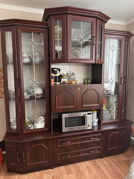 Продам стенку (сервиз)