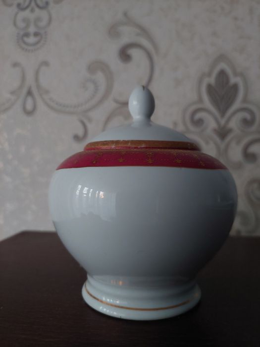 Сахарницу маленькую продаю