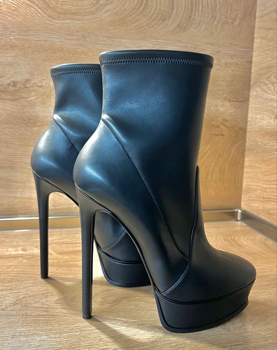 Кожени боти на ток Casadei