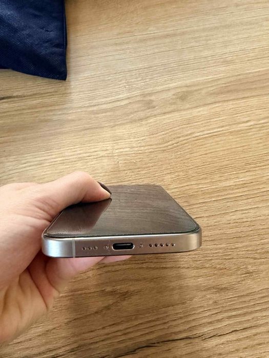 Продавам Iphone 15 pro