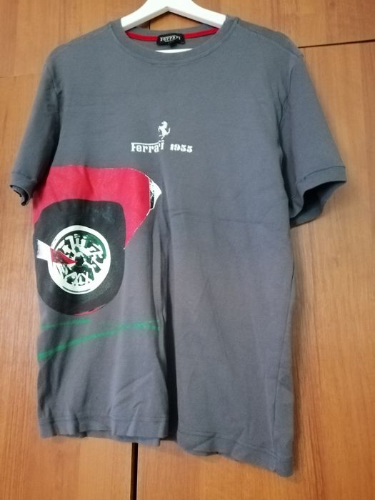 Тениски и блузи.