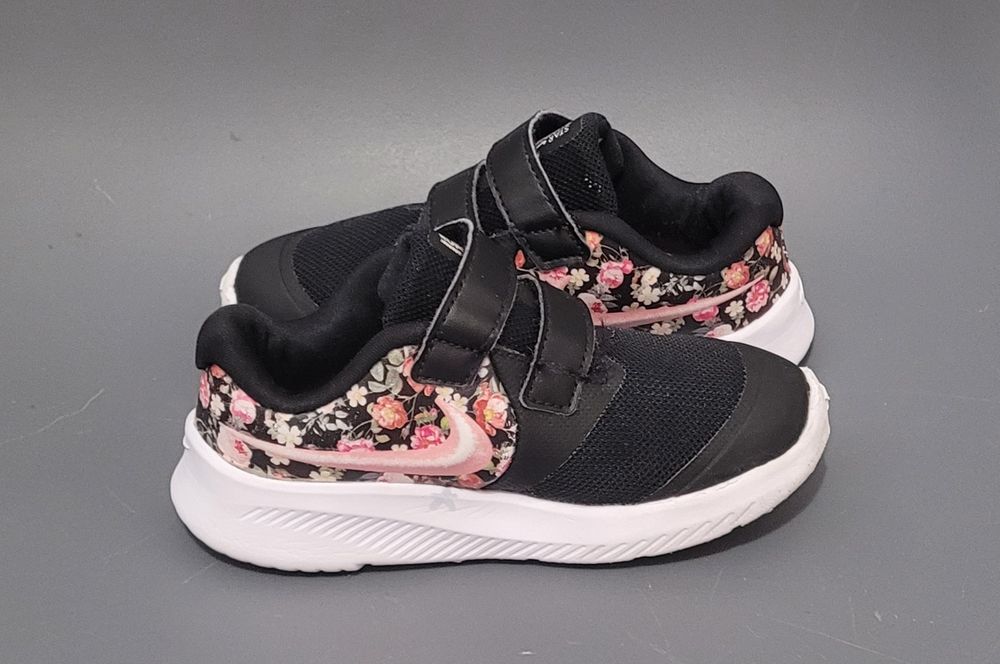Adidasi Nike fetite marimea 26