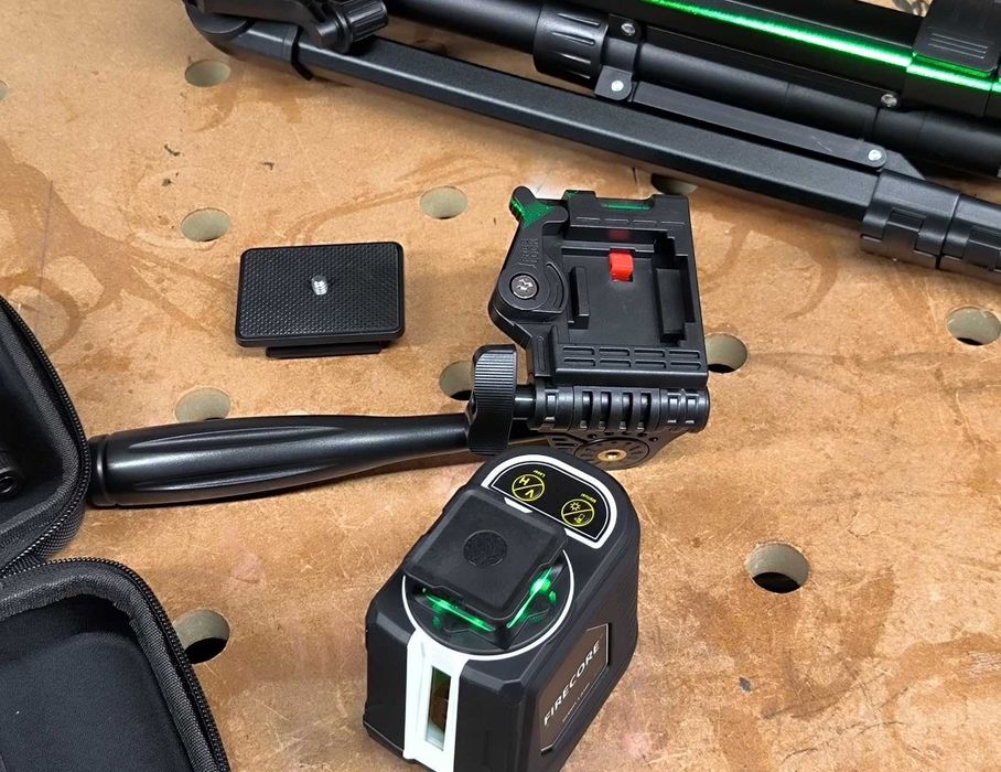 Лазерен нивелир Firecore 360° със статив, зелен самонивелиращ се