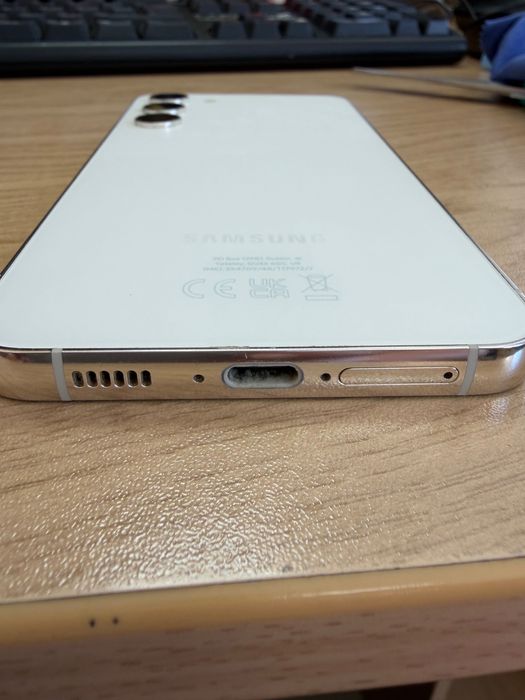 Samsung galaxy S23 +