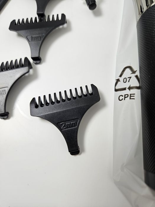 Mașină de tuns NOUĂ portabila cu display digital. 

Pretul este fix! D