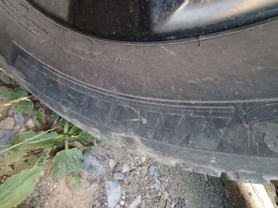 Vând jenti cu cauciucuri  originale volvo xc90 R design