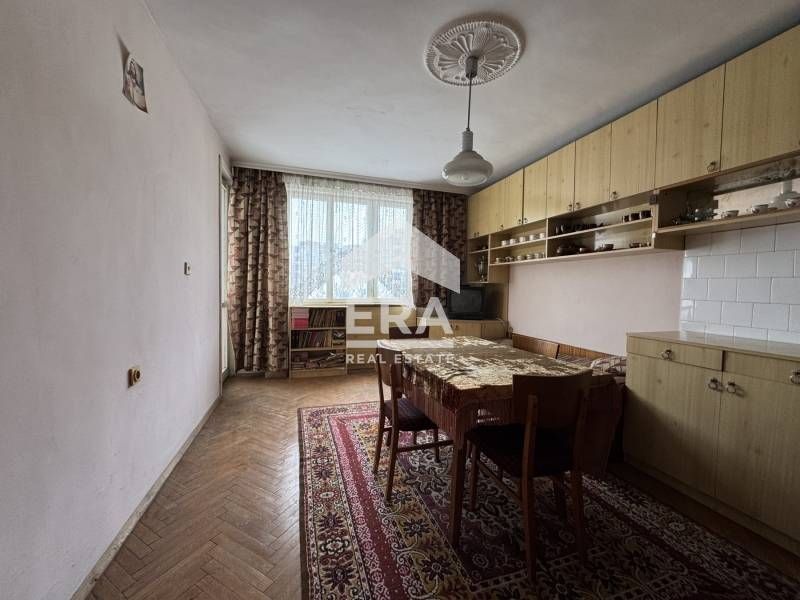 ЕКСКЛУЗИВНО! ЕРА Дръстър предлага за продажба тристаен тухлен апартаме