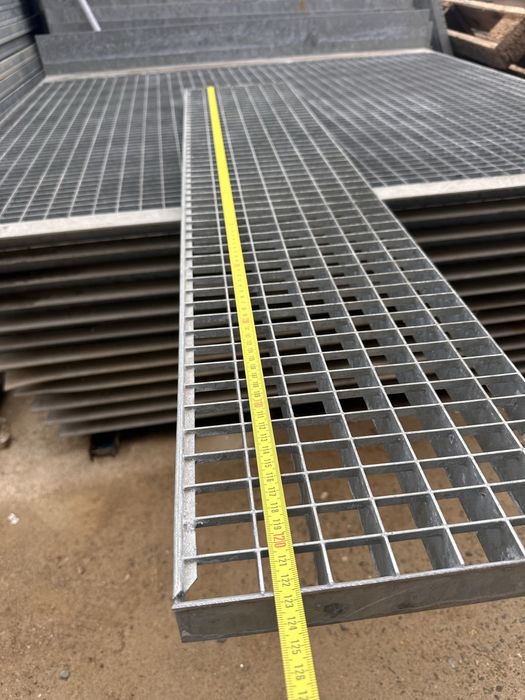Trepte zincate galvanizate