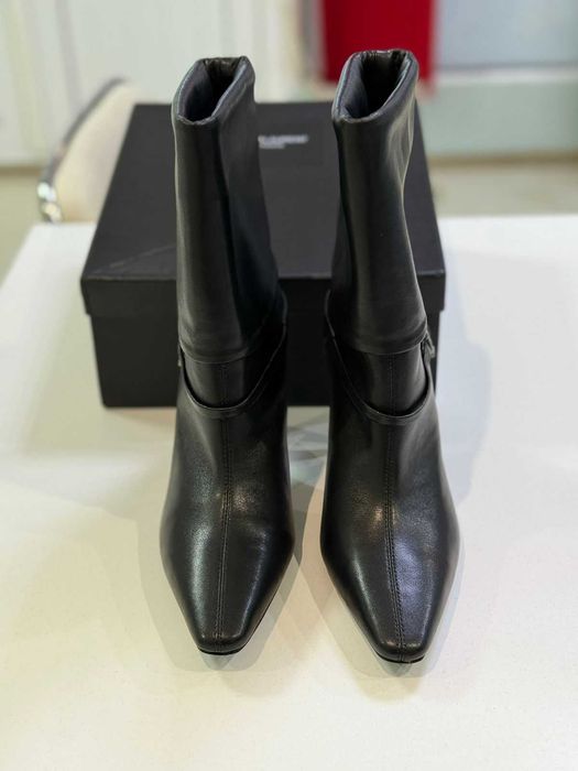 Женские сапоги Yves Saint Laurent