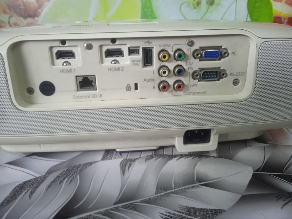Продам проектор EPSON модель Home Cinema  3010