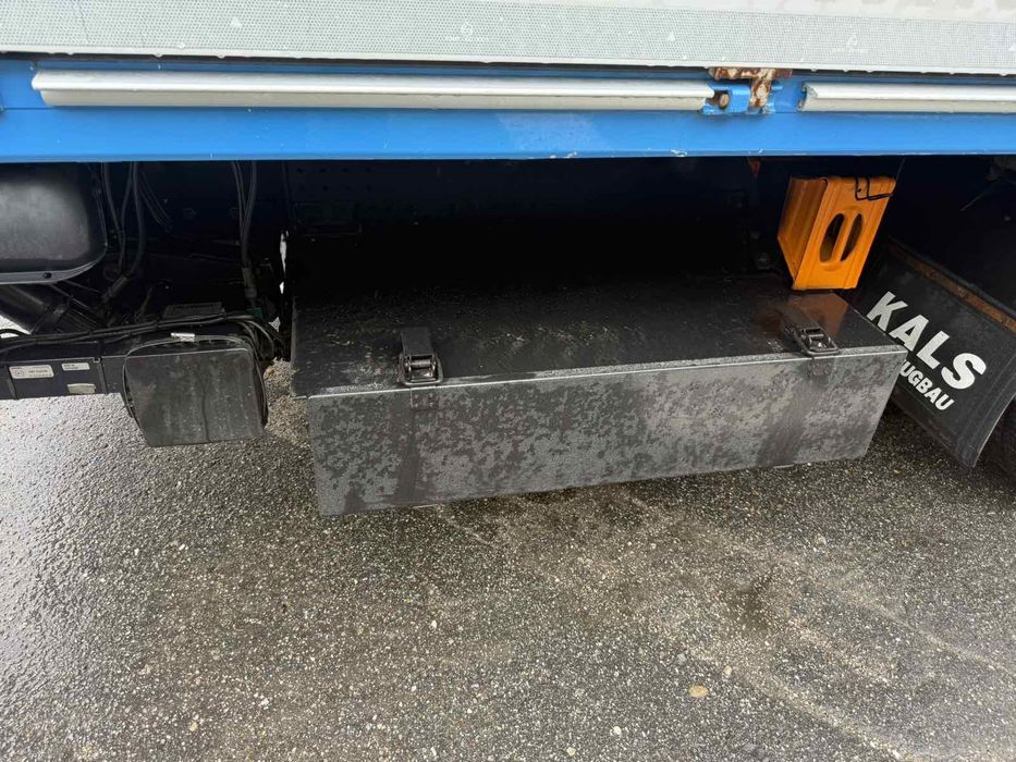 Каросерия с падащ борд/тристранна щора