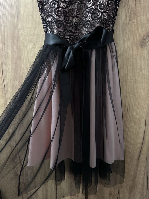 Rochie elegantă de ocazie, dantelă și tul, neagră și nude