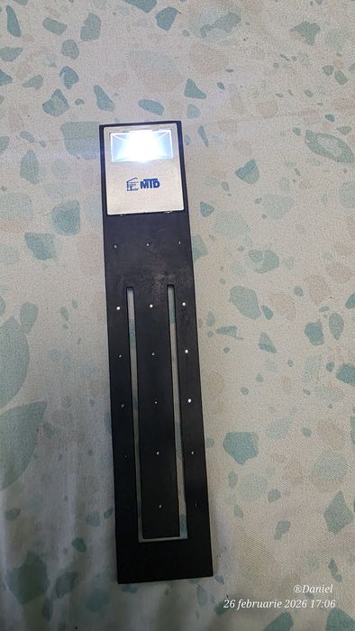 Lampa de citit pentru carte folosita si ca semn de carte