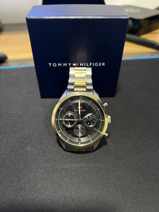 Часовник Tommy Hilfiger