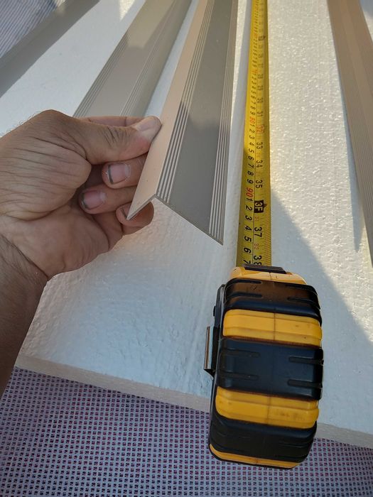 Продавам преходни алуминиеви лайсни