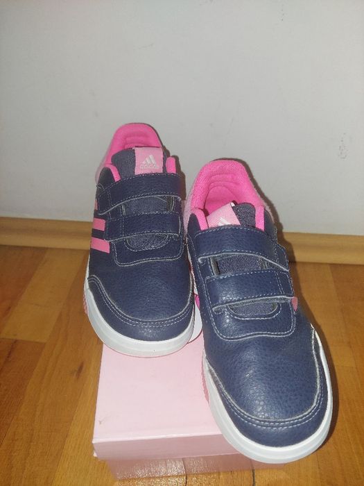 Adidas pentru fete