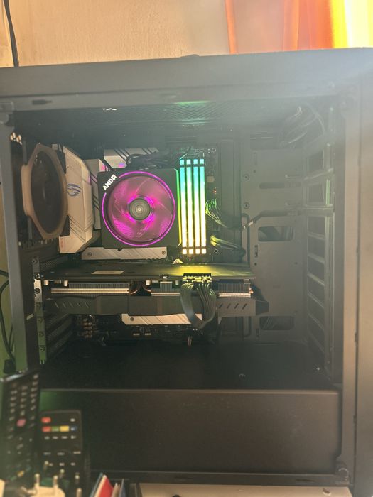 PC Gaming Ryzen 9 5900X / RX 5700 XT / 32GB RAM / B550