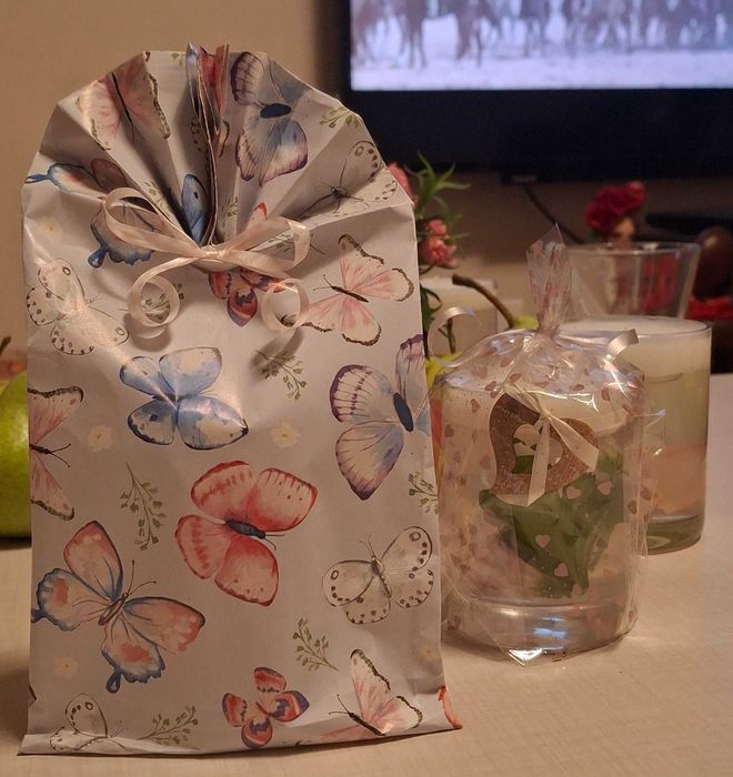 Свещ с живи цветя