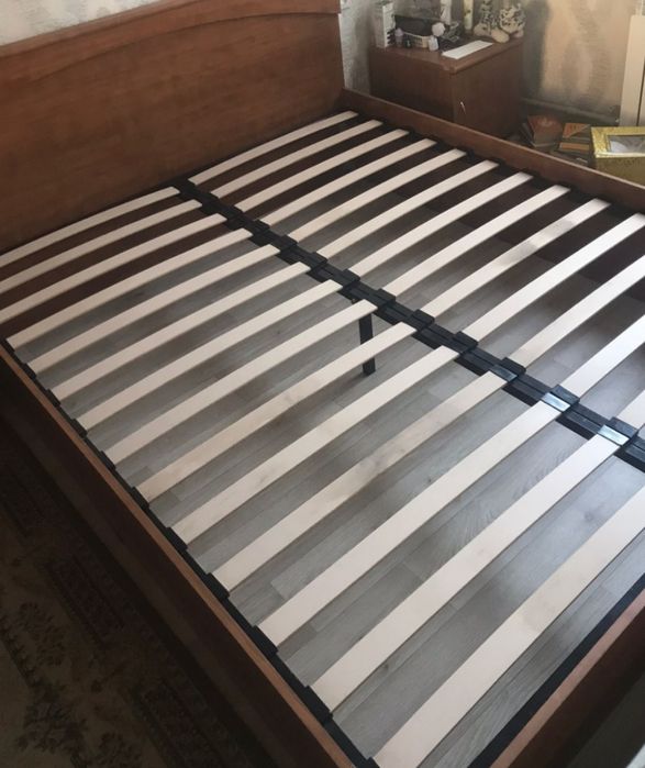 Продам двухспальную кровать