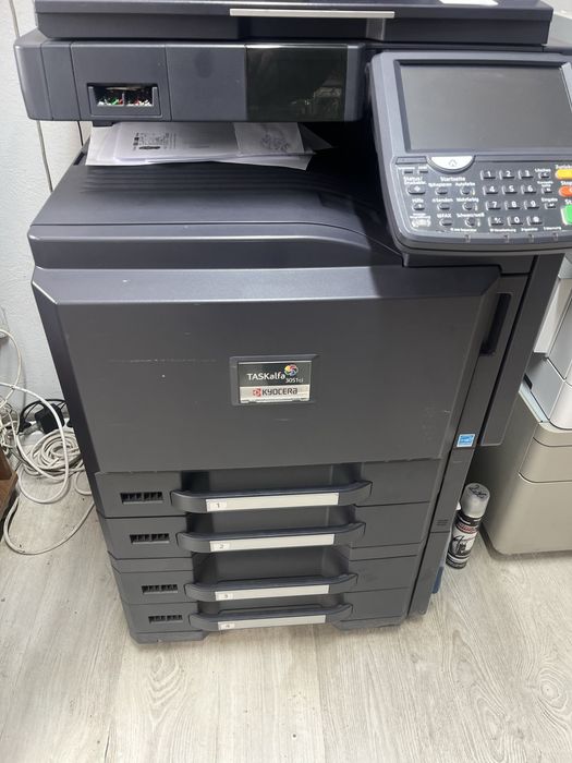 Multifunctionala Kyocera Taskalfa 3051