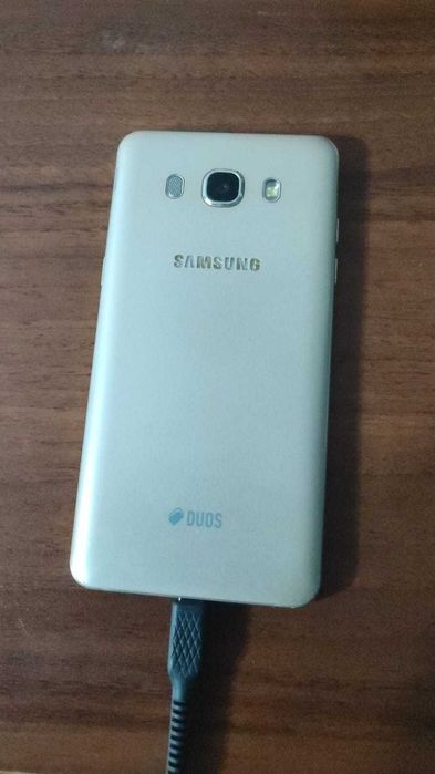Продам Б/У Samsung Galaxy J5