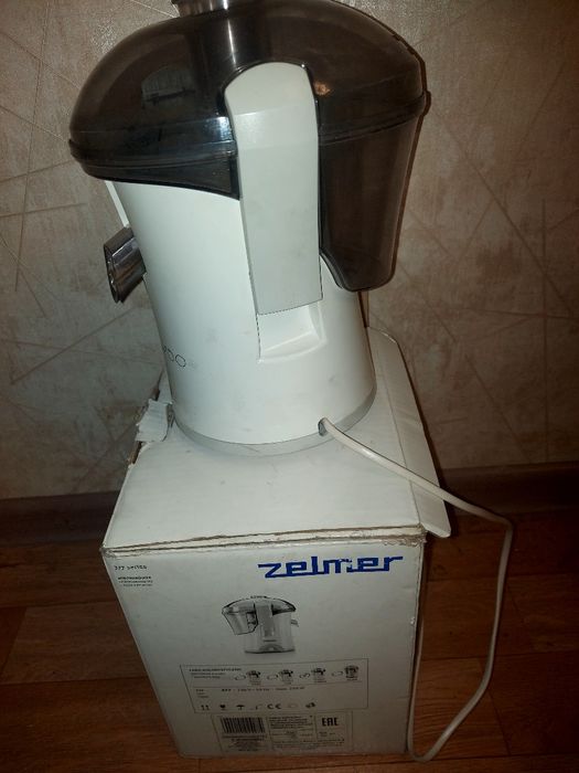 Соковыжималка Zelmer в рабочем состоянии