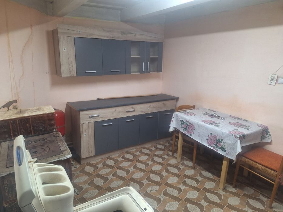 Inchiriez apartament la casa