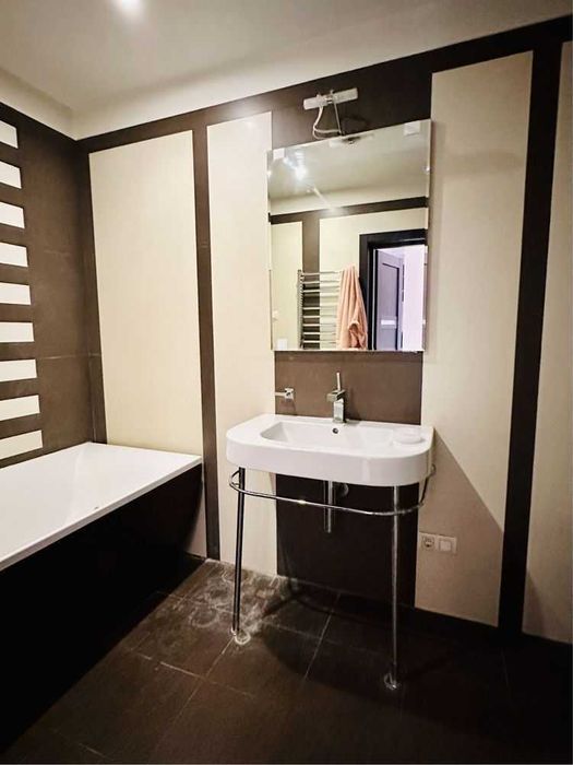 Дава се под наем Тристаен апартамент в София, Зона Б-18 - 95 кв.м за 663 € - Снимка #4