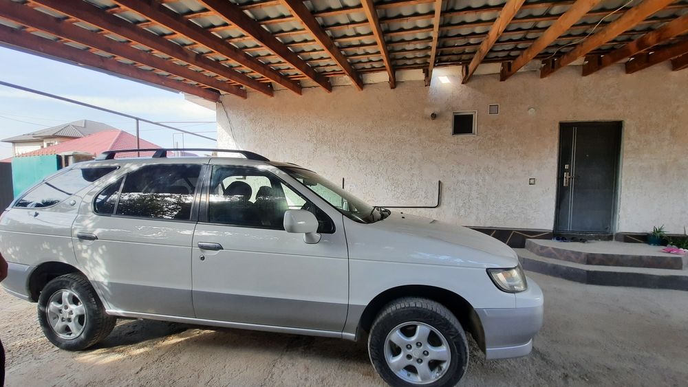 Nissan Renesa 1998 жылғы