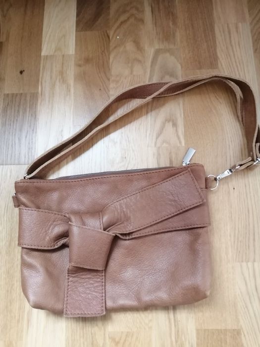 Дамска чанта естествена кожа