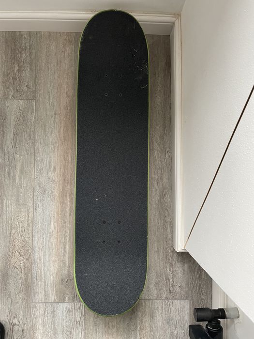 skateboard globe