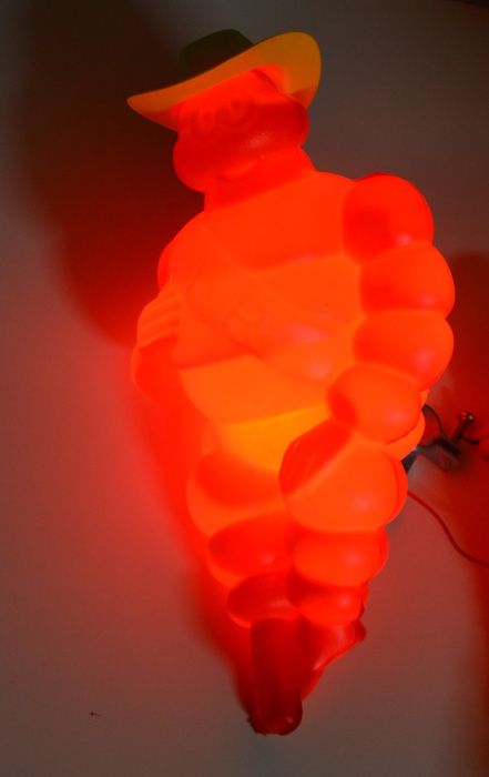 Светещо човече Мишелин 30см , 4 цвята