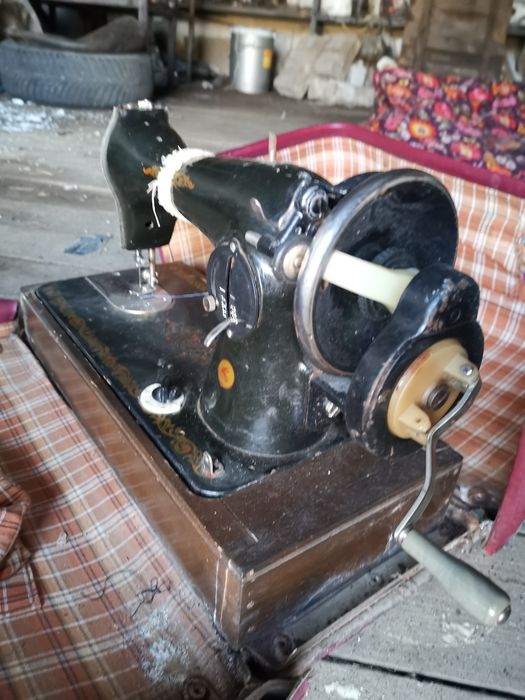 Продам швейную машинку