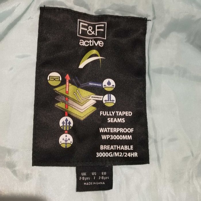 Geacă care protejează de ploaie și umezeală F&F