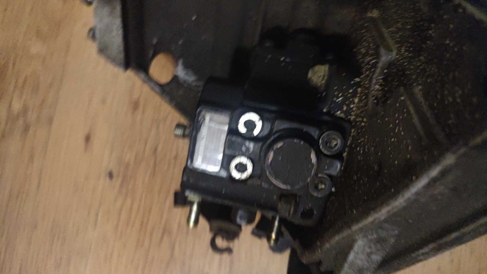 Opel Zafira Astra 1.9 дизел помпа горивна