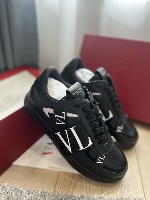 Мъжки обувки Valentino