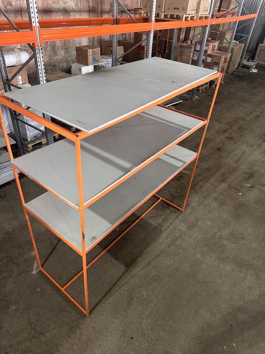 Стеллажи с полками