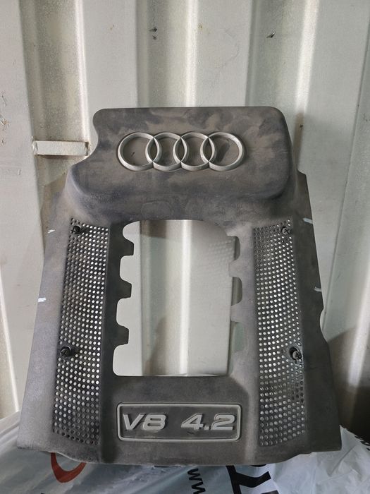 Крышка на двигатель