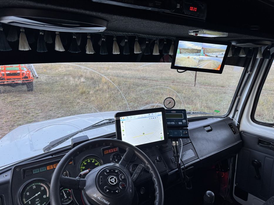 Самоходный опрыскиватель АВАГРО Газ3308