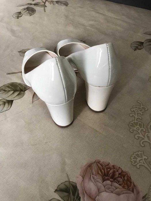 сапоги оригинальные, босоножки белые