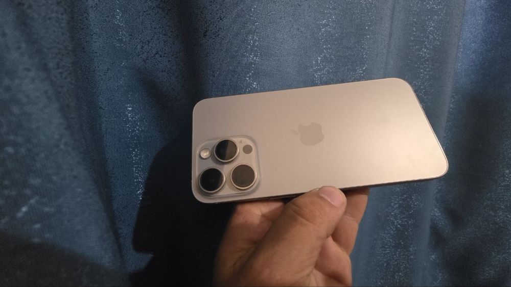 Обменяю iPhone 15-й Pro Max на скутер