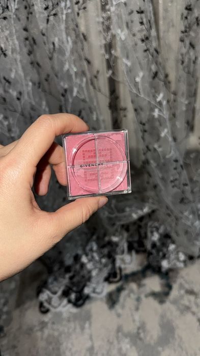 Помада румяна духи