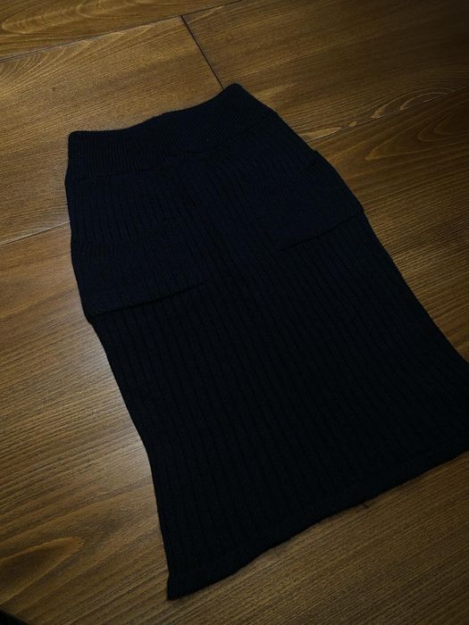 Черна еластична пола