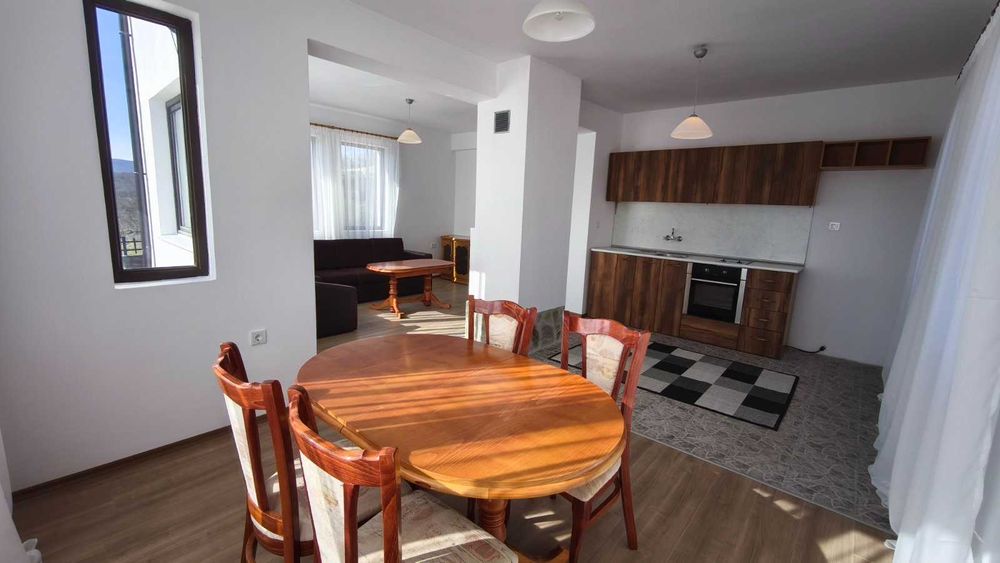 Двуетажна къща в Църква