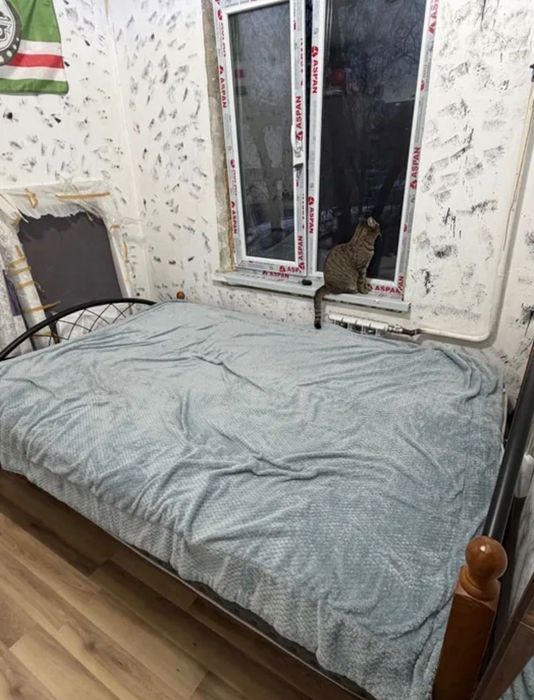 Продам кровать с матрасом