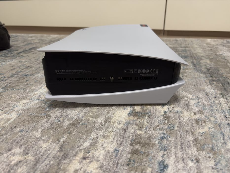 Vand PS5 Disk Edition 825gb stare ff buna